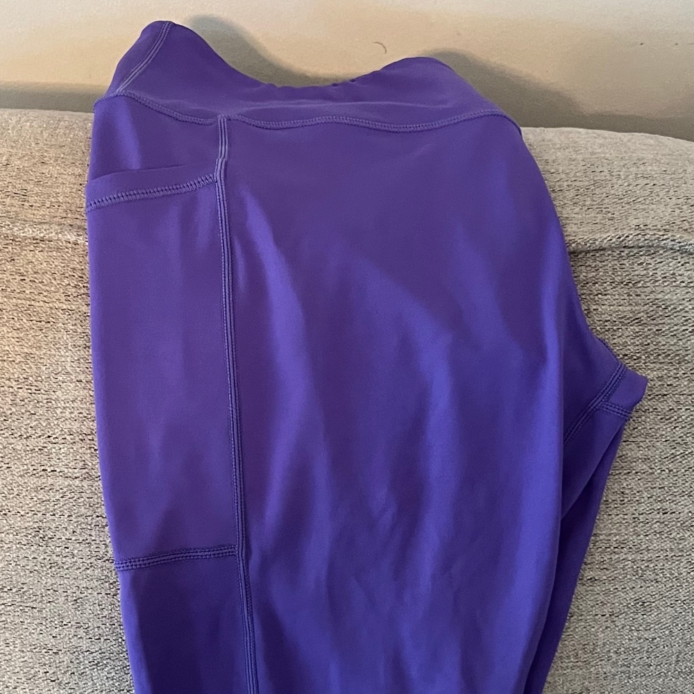 Constantly Varied Gear (CVG) Size Large Capri Leggings - Purple Reign
